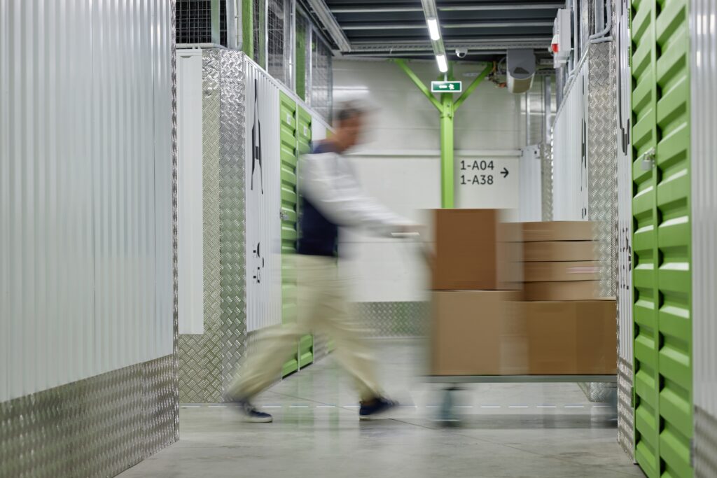 family choosing the right storage service in Midlothian while moving and packing boxes